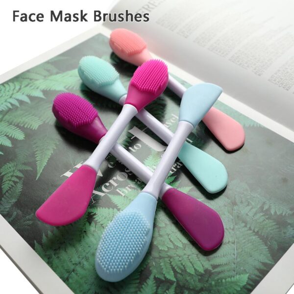 Double ended face mask applying and cleansing brush