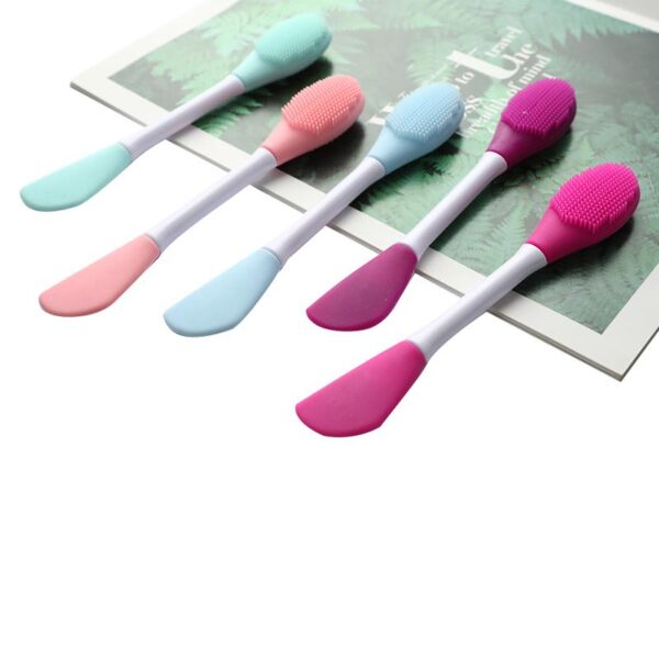 Double ended face mask applying and cleansing brush