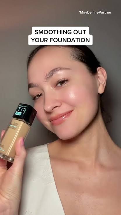Buy Maybelline Fit me Foundation & Get 4 Mini Powder Puff FREE